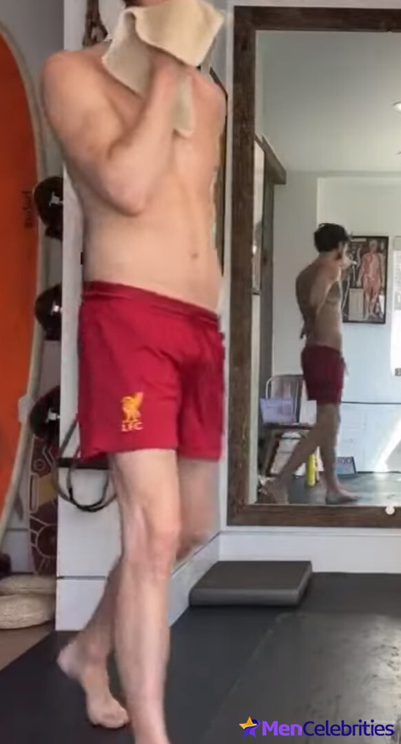 Grant Gustin nude and cock bulge pics