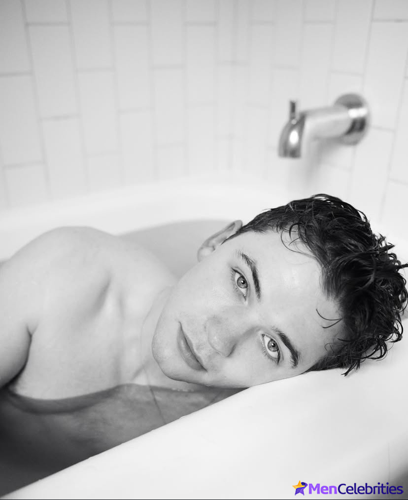 Igby Rigney naked and underwear pics