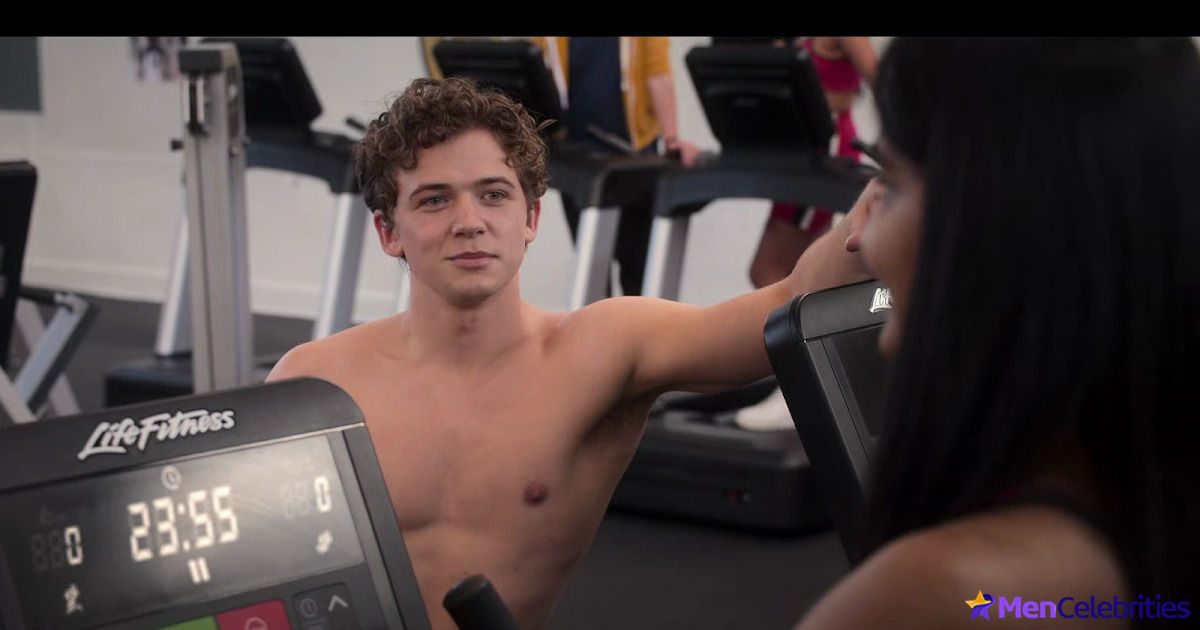 Igby Rigney shirtless in The Sex Lives Of College Girls