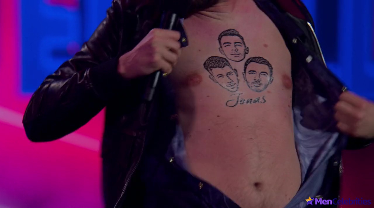 Jack Whitehall oops in Jonas Brothers Family Roast