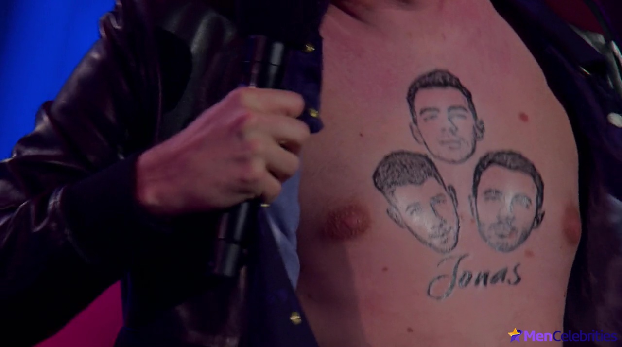 Jack Whitehall oops in Jonas Brothers Family Roast