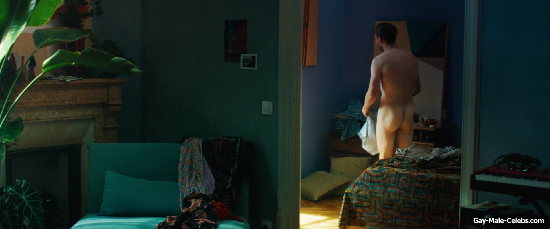 Jamie Bell Nude Butt and Underwear Scenes in Rosebush Pruning