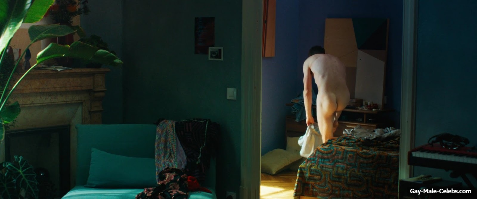 Jamie Bell Nude Butt and Underwear Scenes in Rosebush Pruning