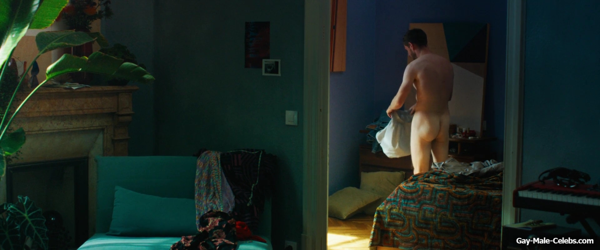 Jamie Bell Nude Butt and Underwear Scenes in Rosebush Pruning