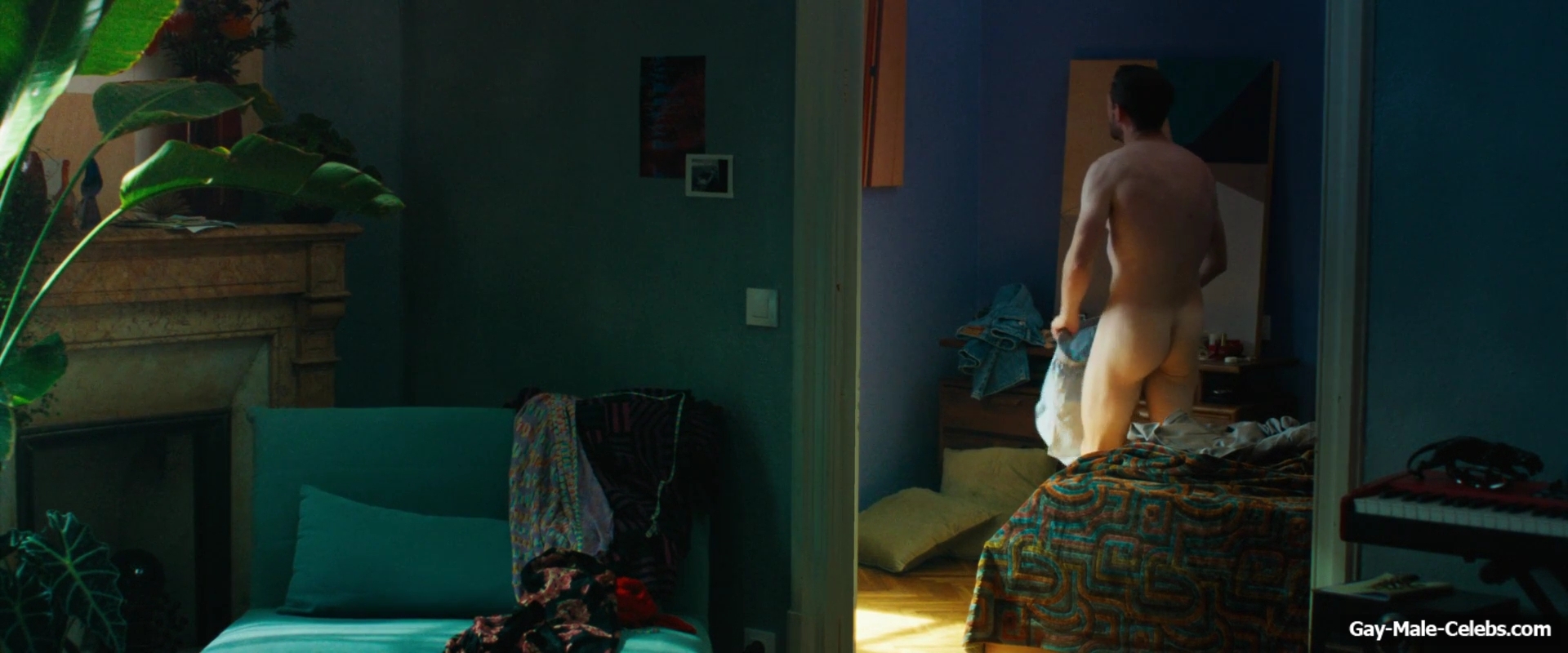 Jamie Bell Nude Butt and Underwear Scenes in Rosebush Pruning