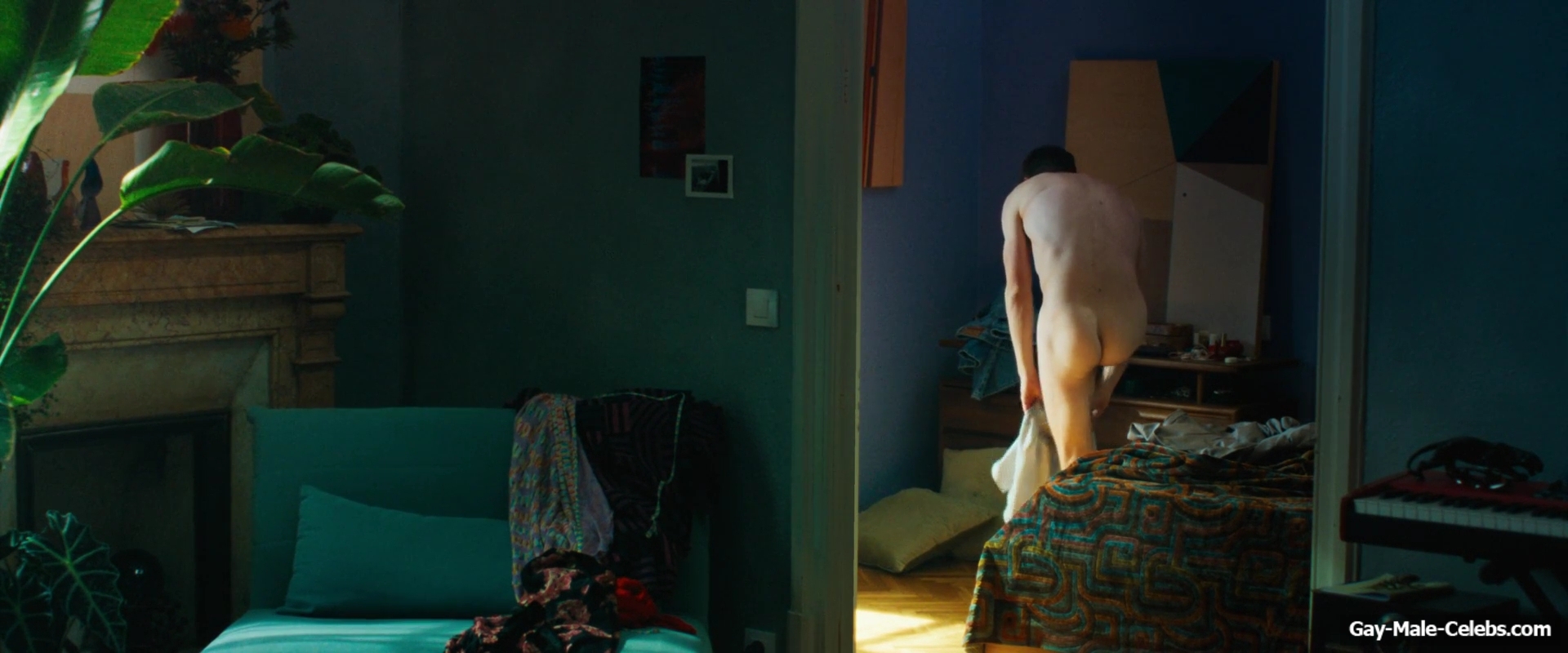 Jamie Bell Nude Butt and Underwear Scenes in Rosebush Pruning