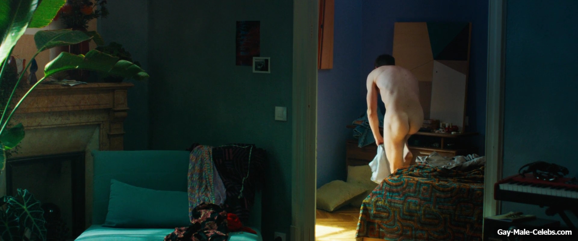 Jamie Bell Nude Butt and Underwear Scenes in Rosebush Pruning