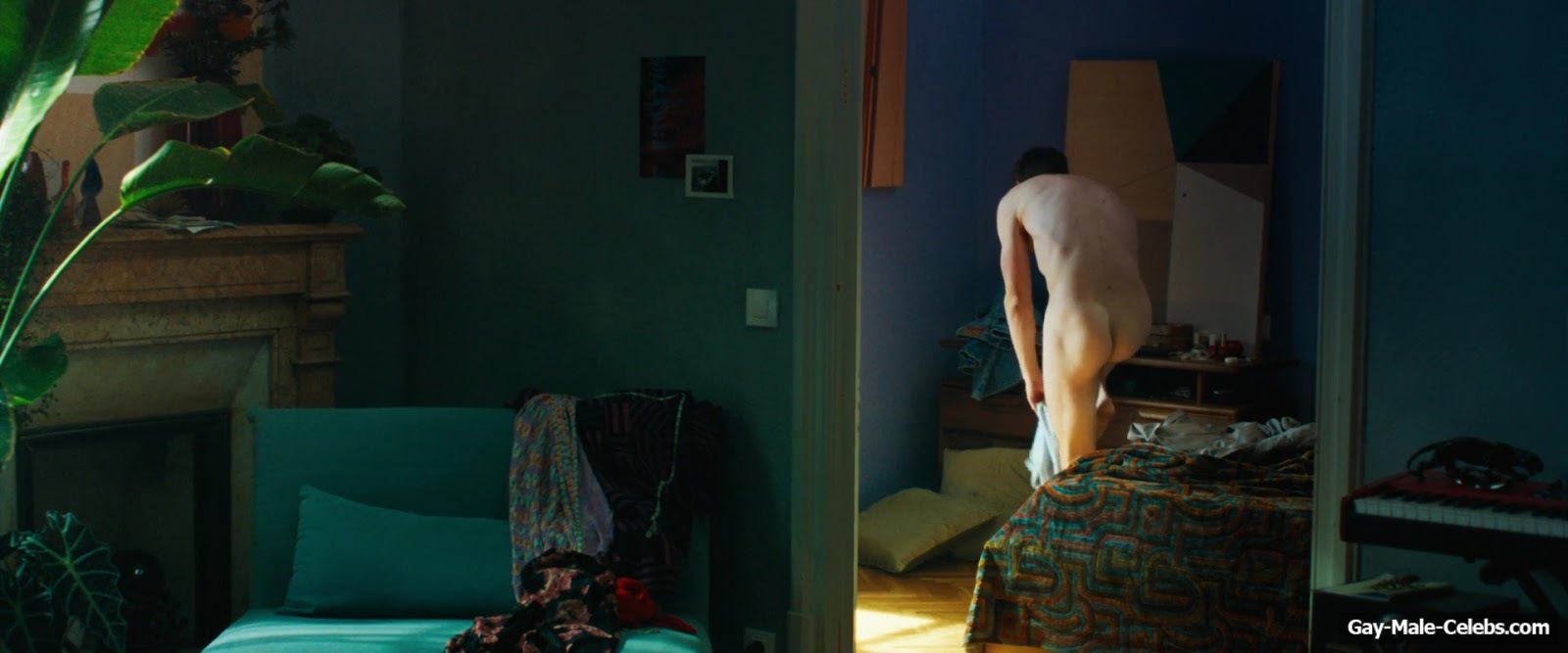 Jamie Bell Nude Butt and Underwear Scenes in Rosebush Pruning