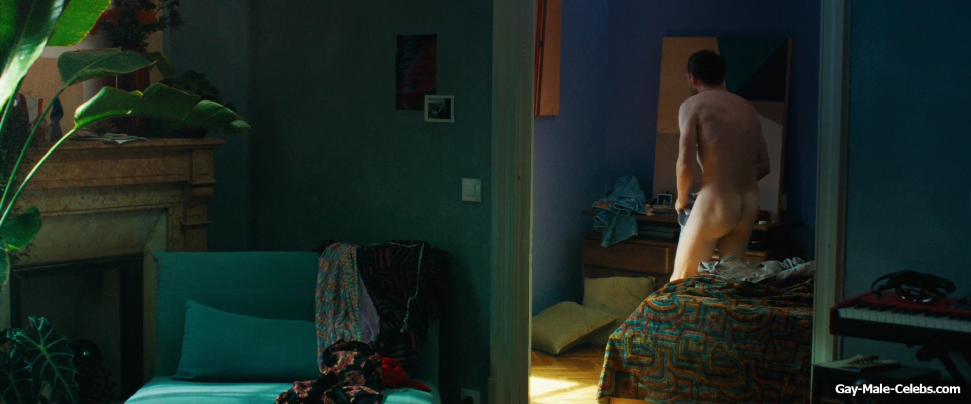 Jamie Bell Nude Butt and Underwear Scenes in Rosebush Pruning