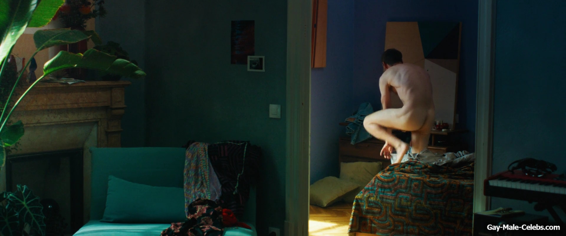 Jamie Bell Nude Butt and Underwear Scenes in Rosebush Pruning