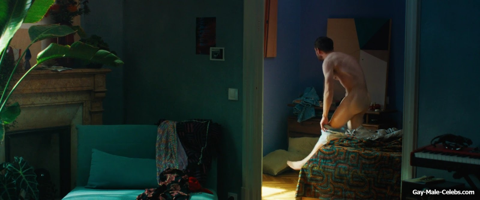 Jamie Bell Nude Butt and Underwear Scenes in Rosebush Pruning