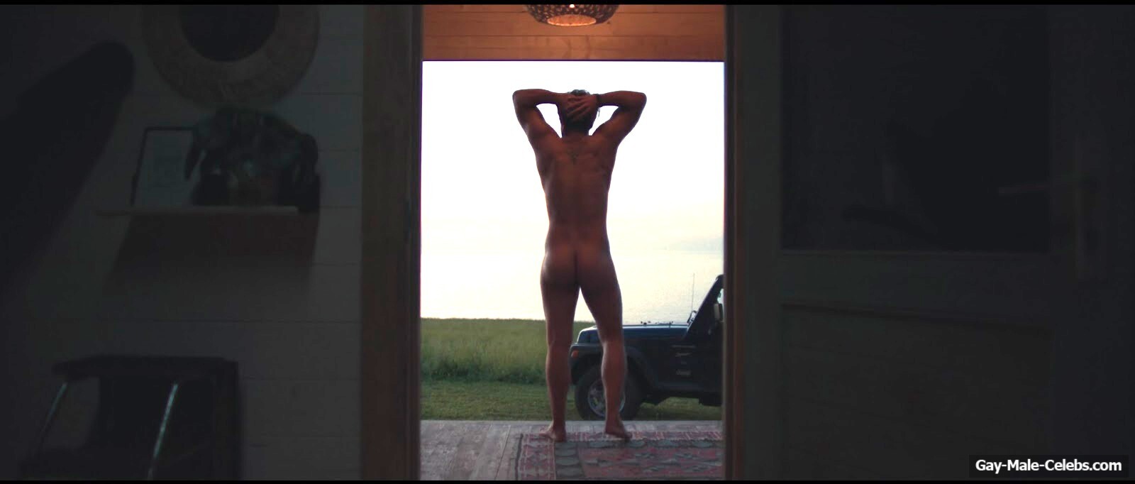 Maxi Iglesias ass