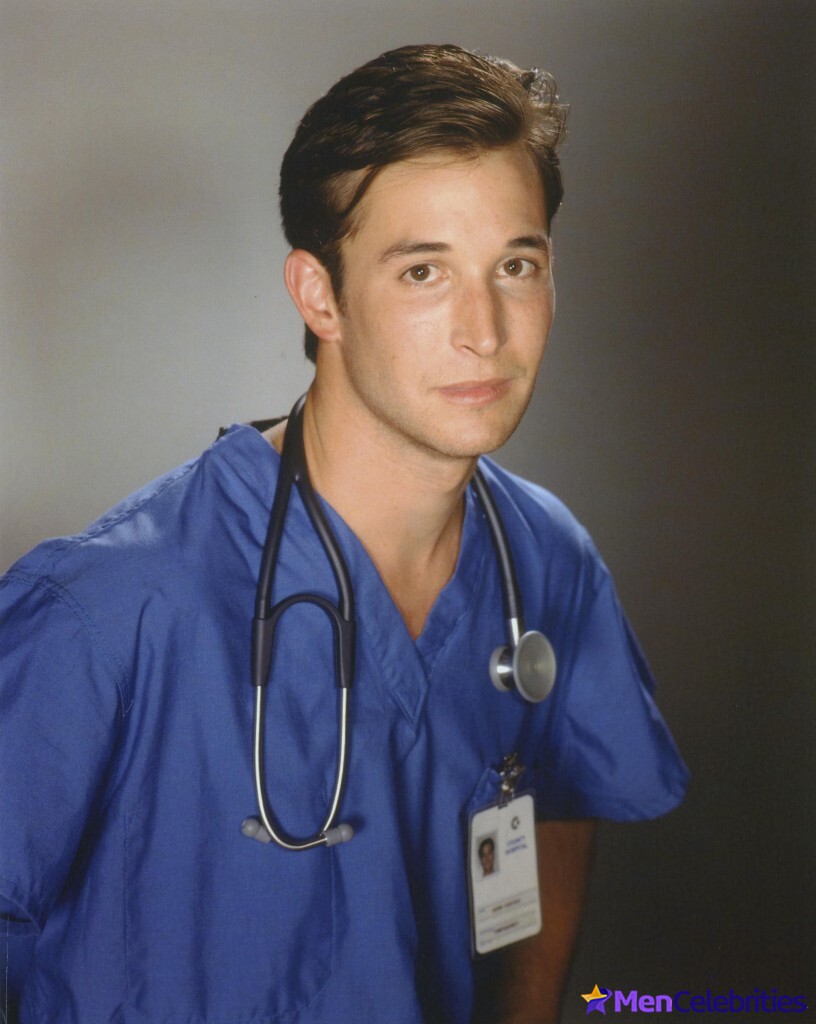 Noah Wyle shirtless and sexy pics