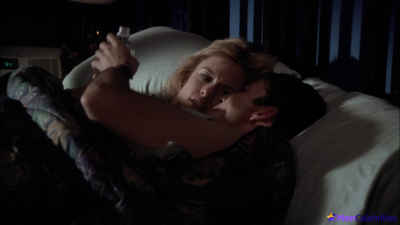 Noah Wyle nude and sex scenes in ER