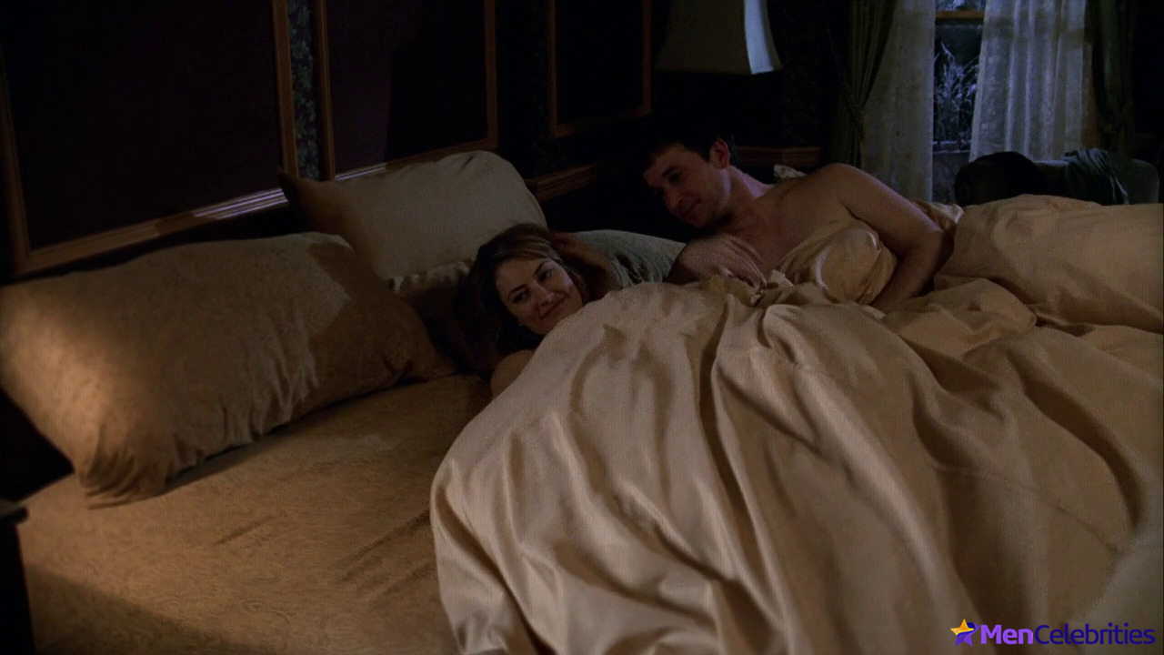 Noah Wyle nude and sex scenes in ER