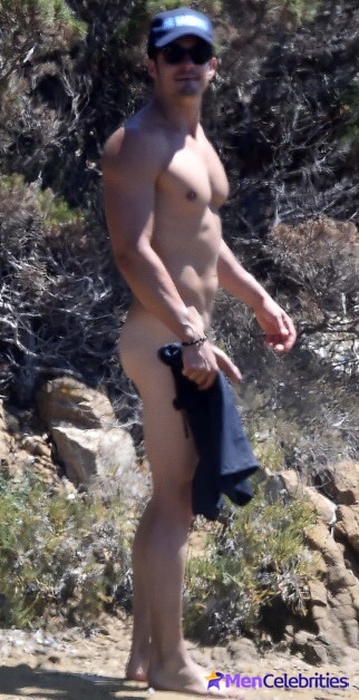 Orlando Bloom frontal nude pics