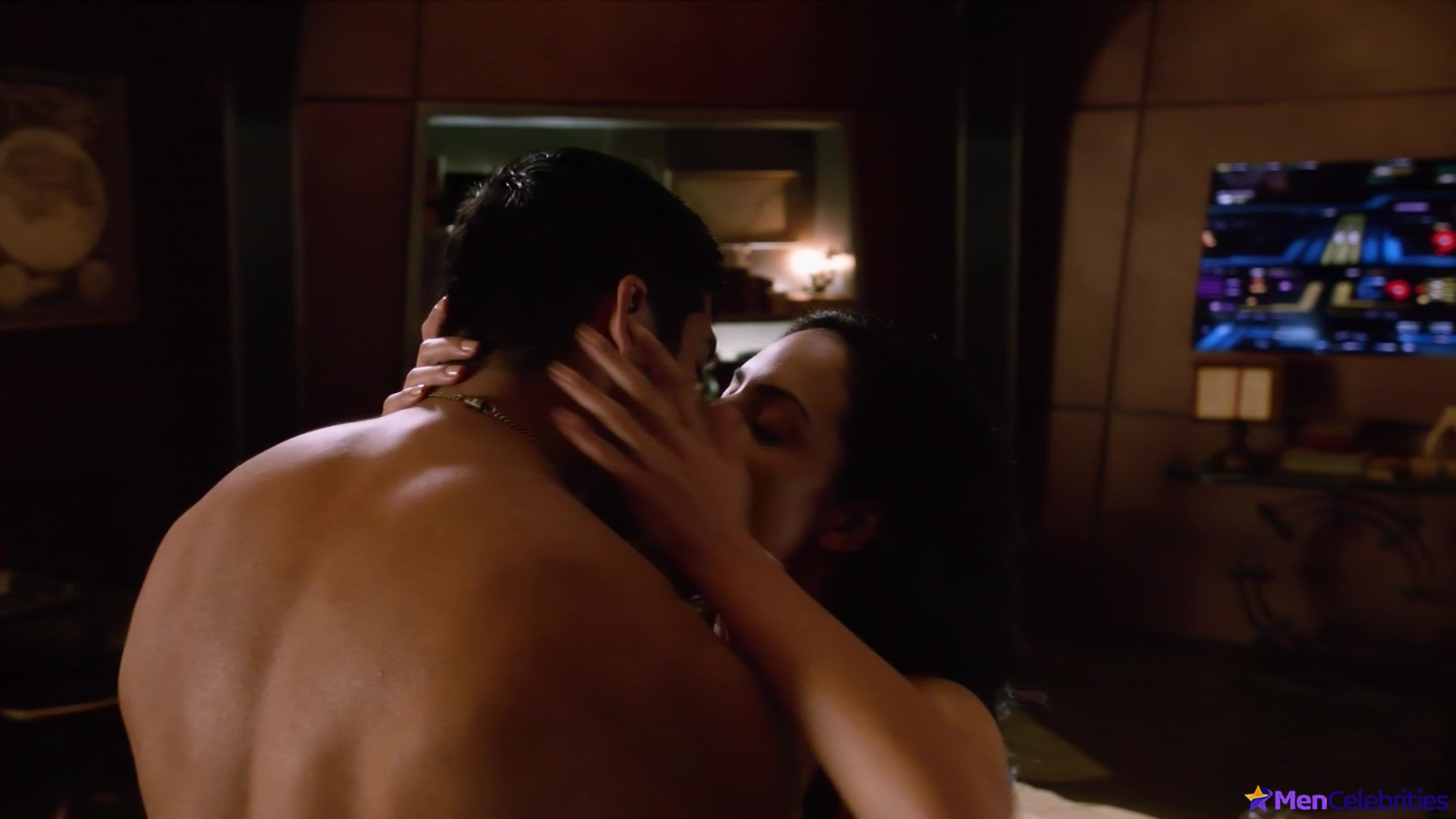 Sachin Bhatt and Nick Zano shirtless in Legends Of Tomorrow 4-11 Seance and Sensibility