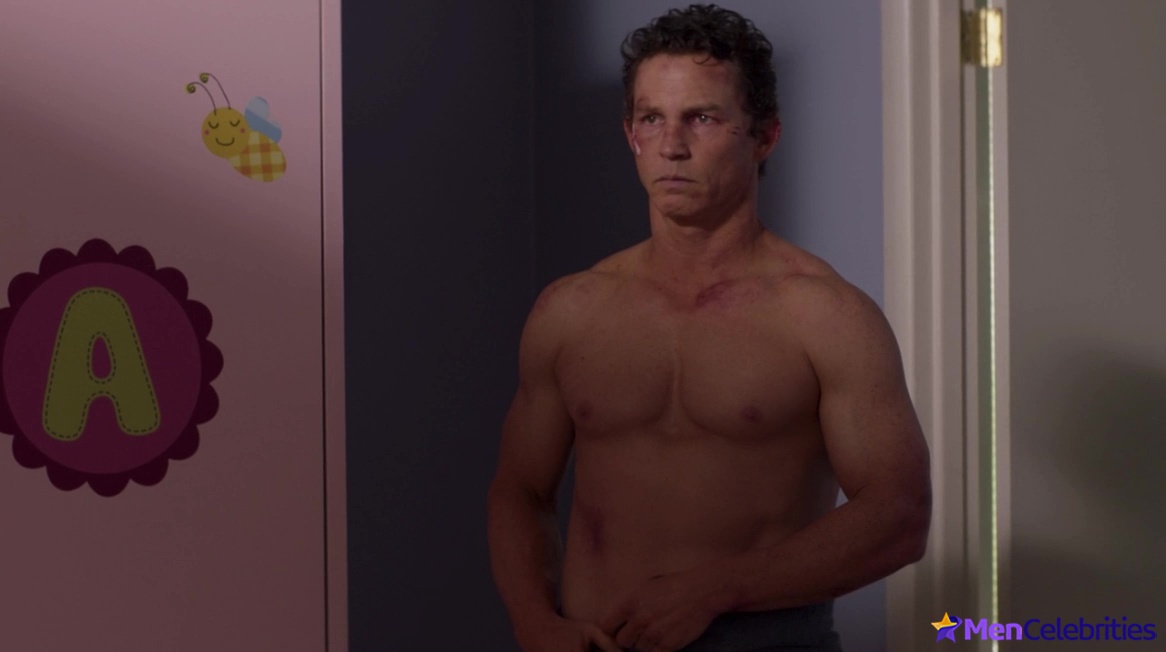 Shawn Hatosy nude in Animal Kingdom