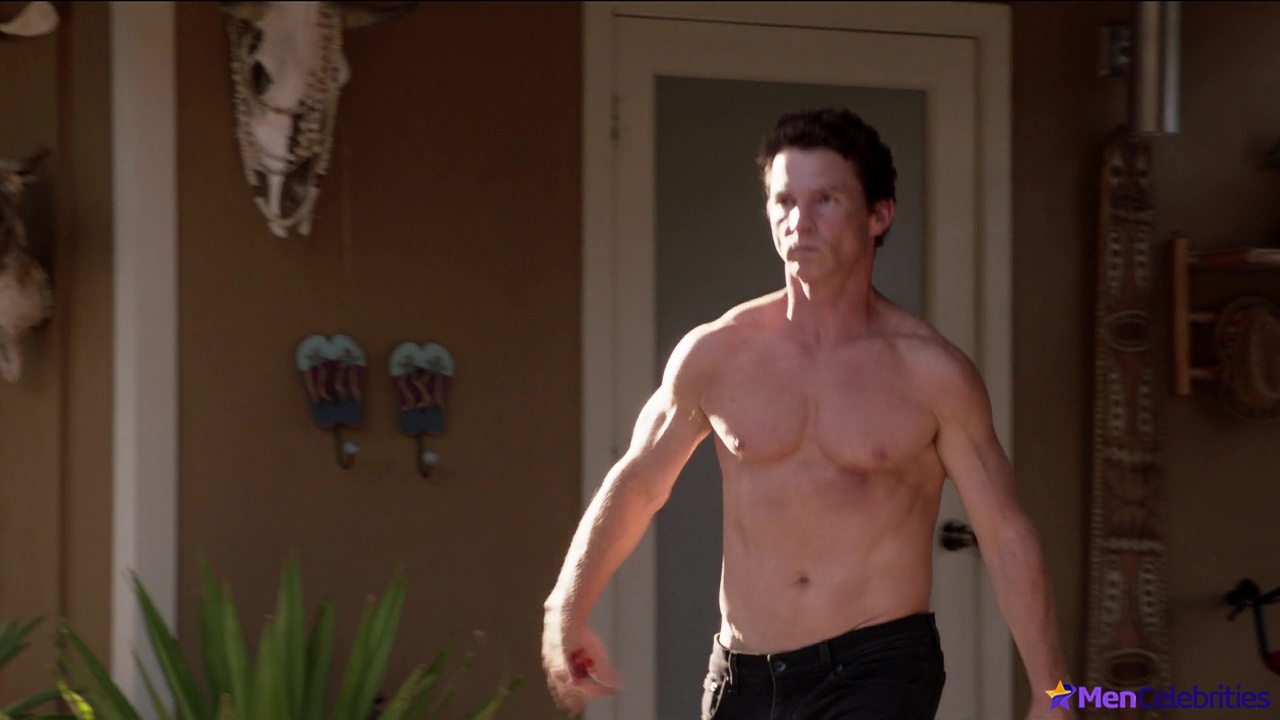 Shawn Hatosy nude in Animal Kingdom