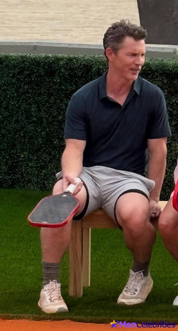 Shawn Hatosy nude and dick bulge pics