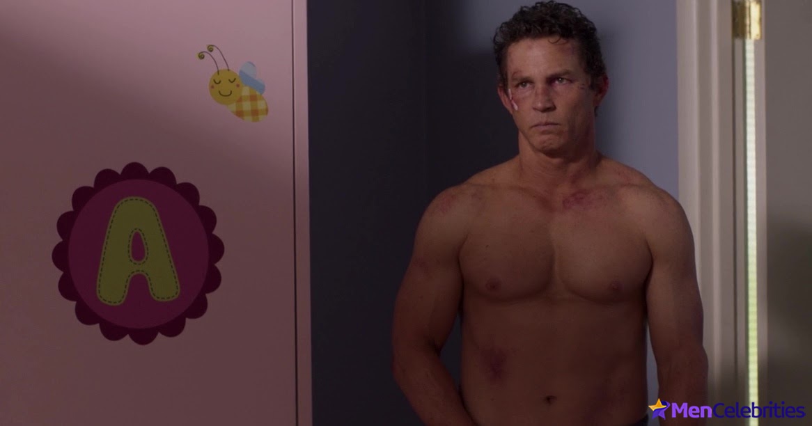 Shawn Hatosy nude in Animal Kingdom