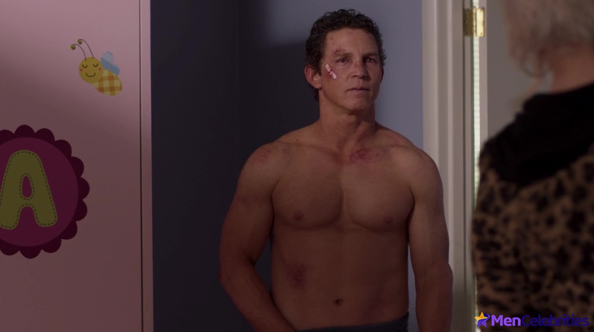 Shawn Hatosy nude in Animal Kingdom
