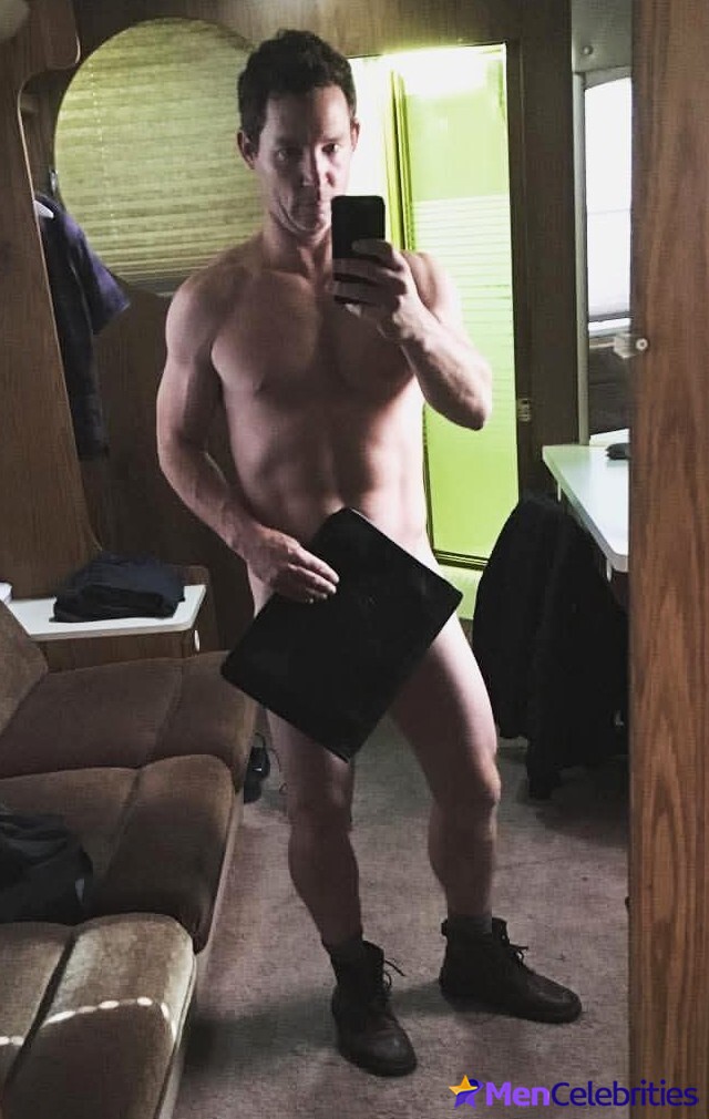Shawn Hatosy nude and dick bulge pics