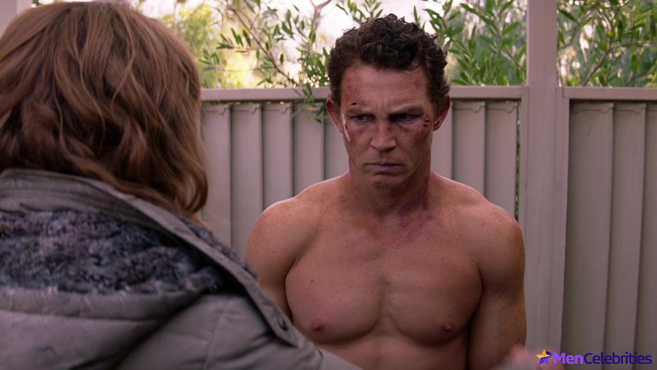 Shawn Hatosy nude in Animal Kingdom