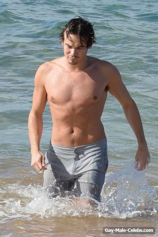 Tyler Blackburn Cut Cock Slip and Nude Photos