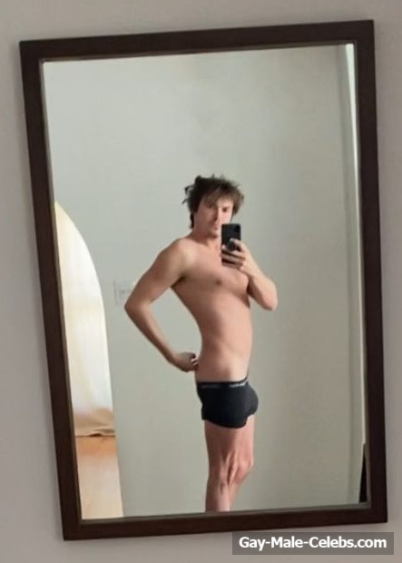 Tyler Blackburn Cut Cock Slip and Nude Photos