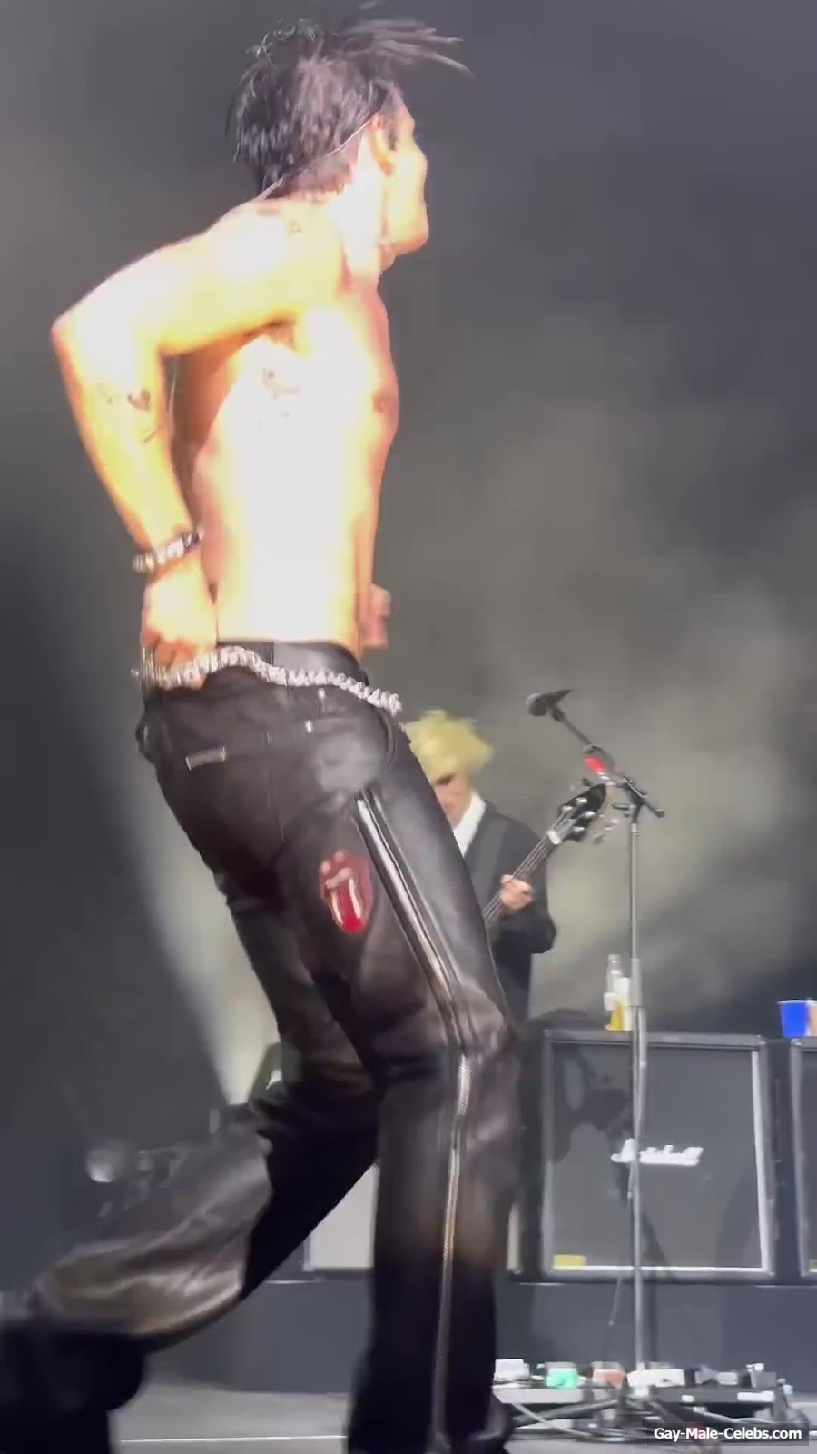 Yungblud Ass Slip Moment At The Concert