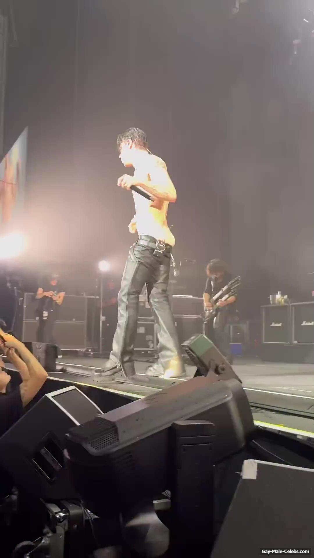 Yungblud Ass Slip Moment At The Concert