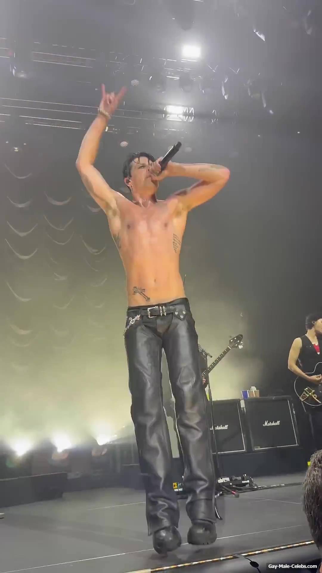 Yungblud Ass Slip Moment At The Concert