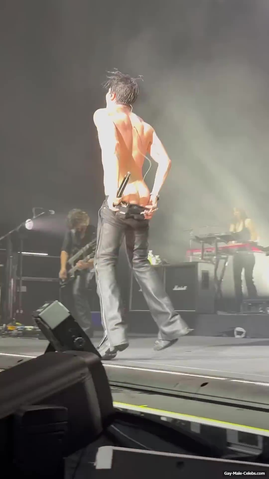 Yungblud Ass Slip Moment At The Concert