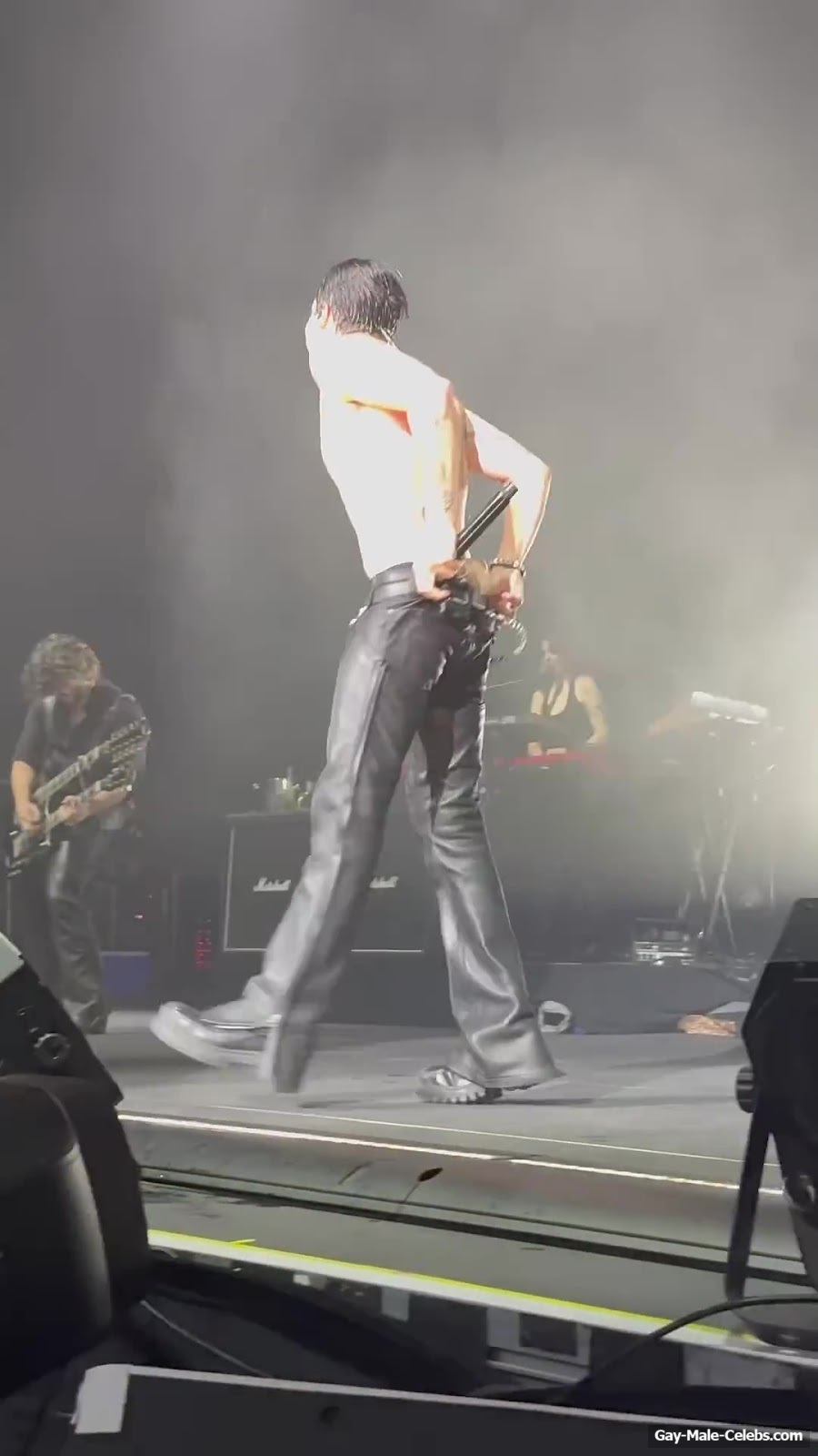 Yungblud Ass Slip Moment At The Concert