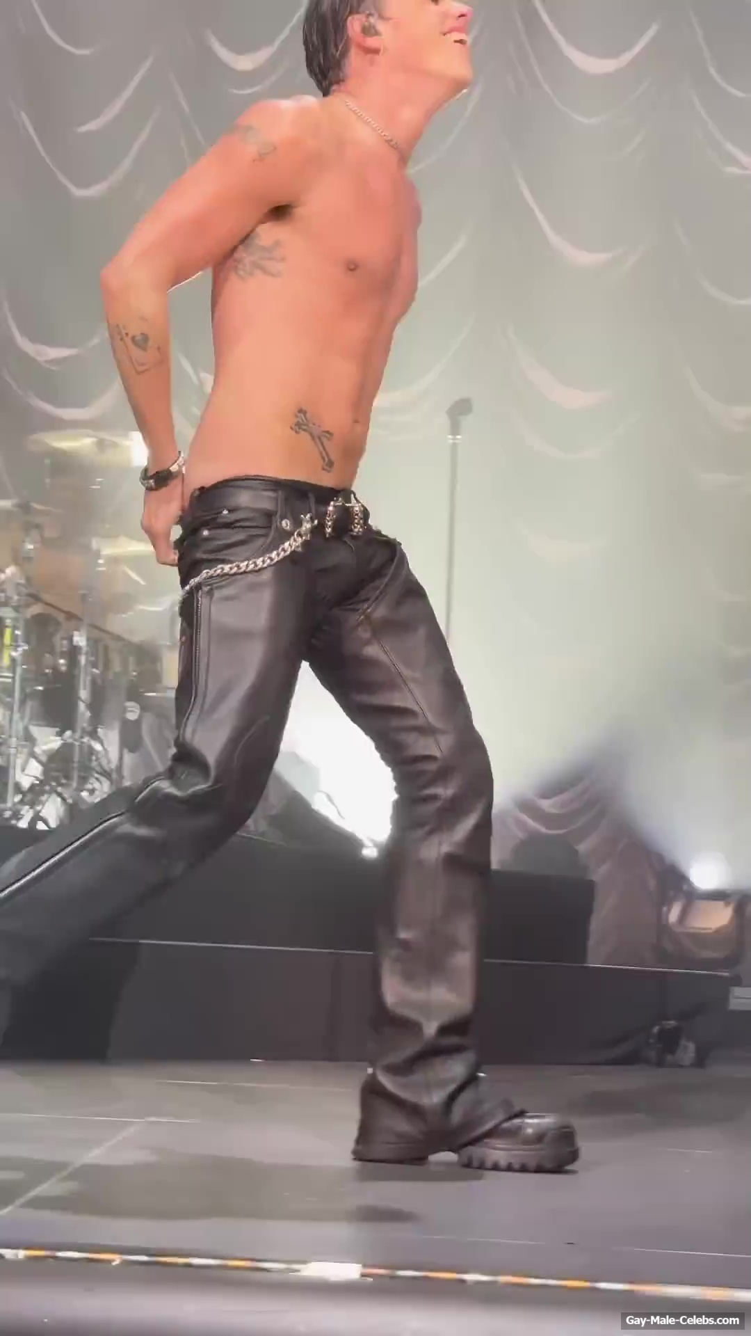 Yungblud Ass Slip Moment At The Concert