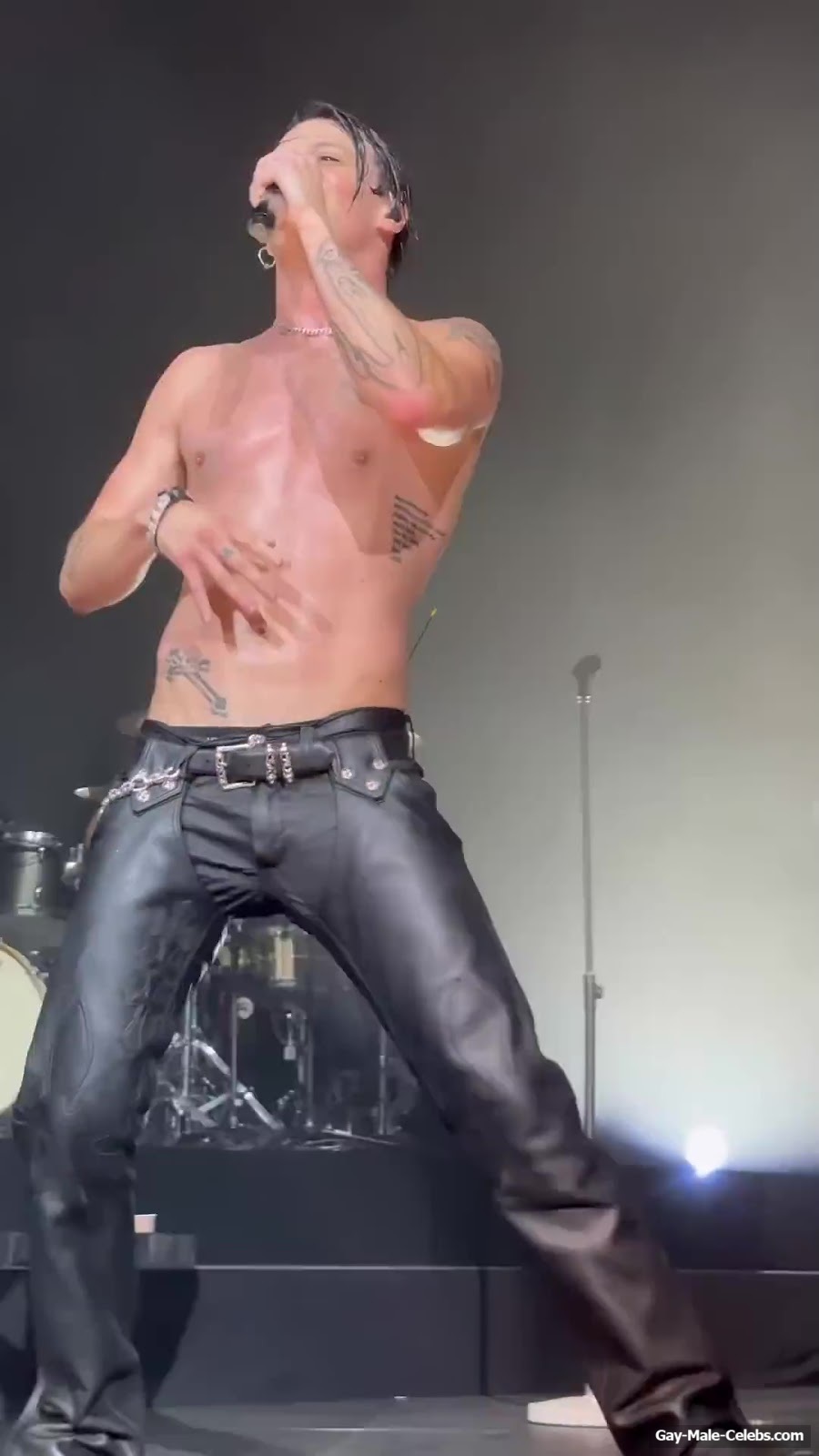Yungblud Ass Slip Moment At The Concert