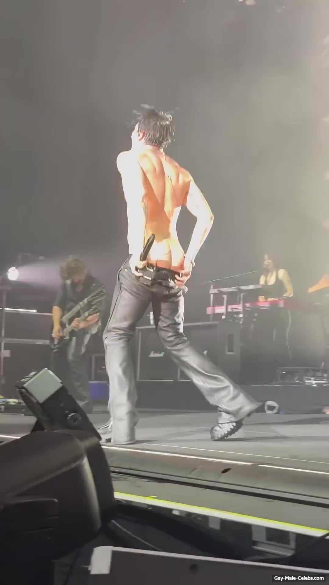 Yungblud Ass Slip Moment At The Concert