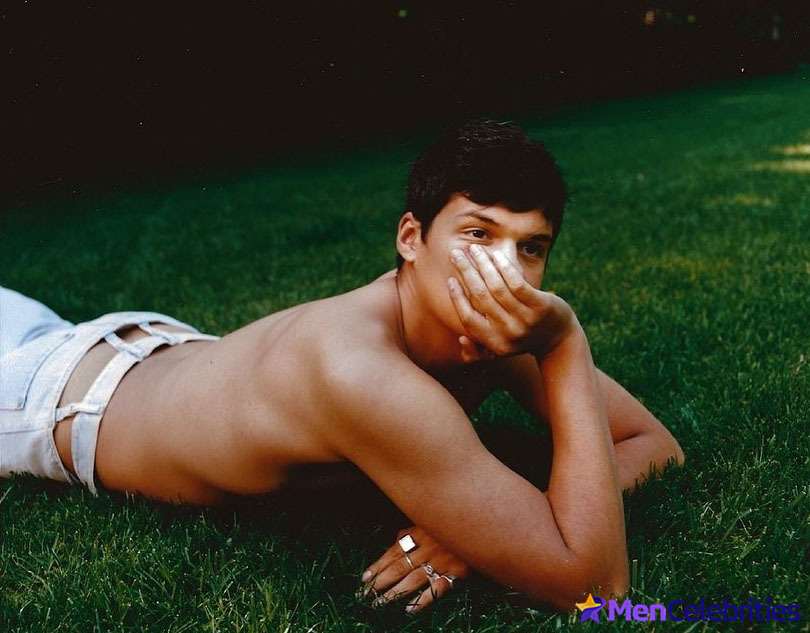 Omar Apollo naked and sexy pics