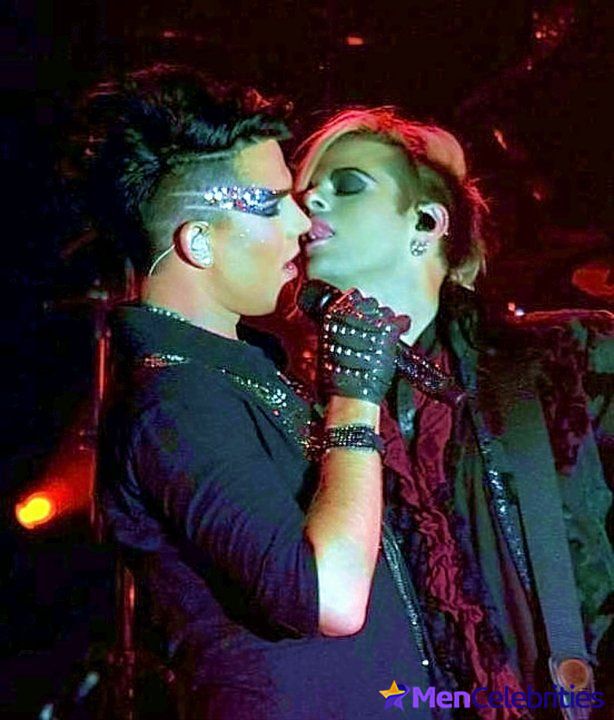 Adam Lambert hot gay kiss moments