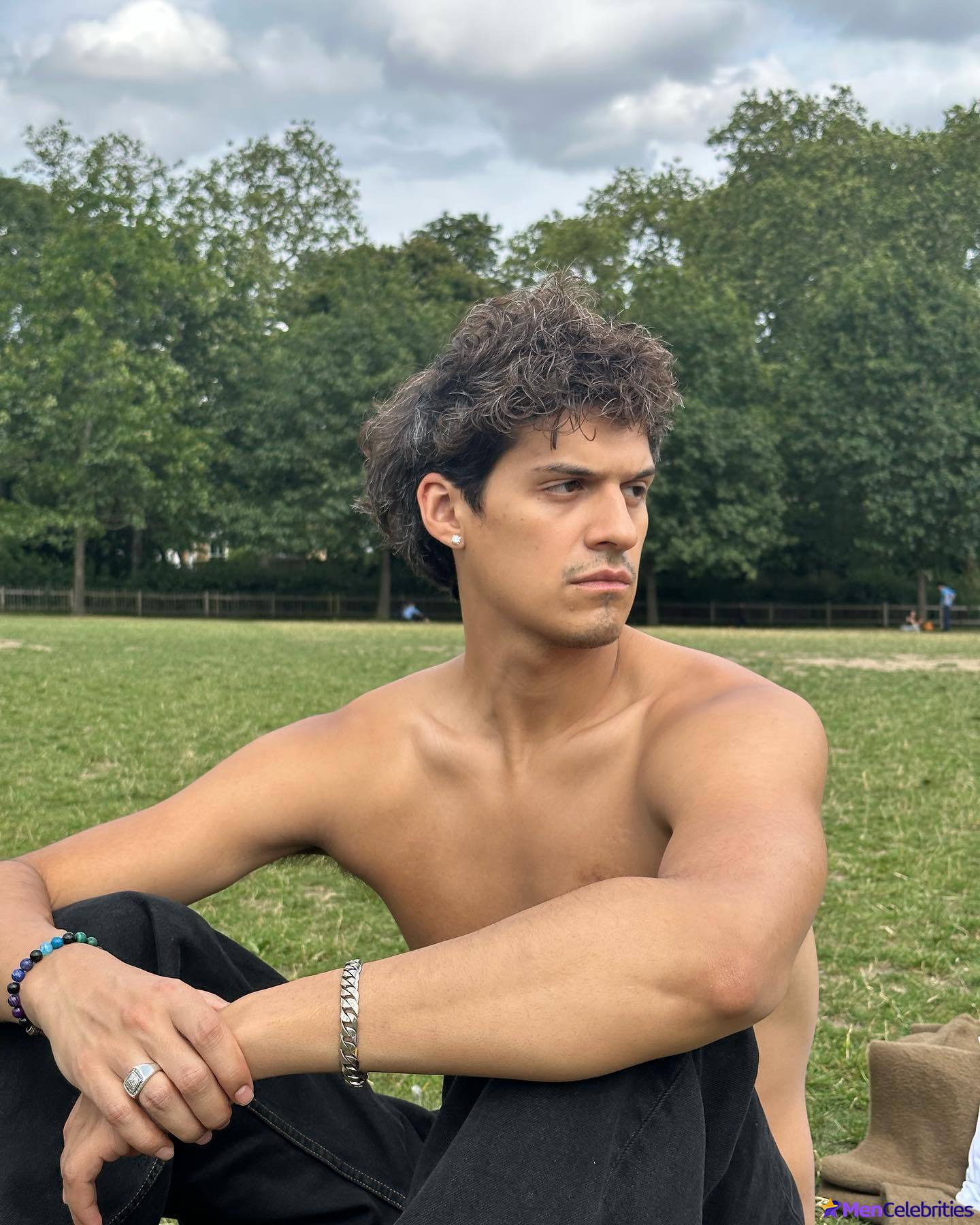 Omar Apollo naked and sexy pics