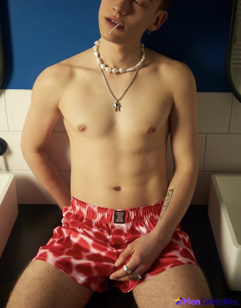 Olly Alexander nude and sexy pics