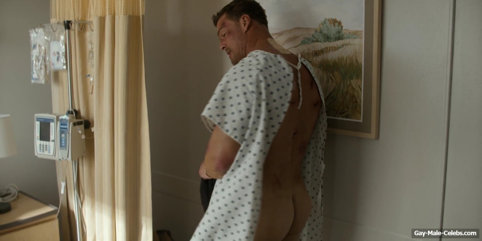Alan Ritchson Exposed Bare Ass in Reacher