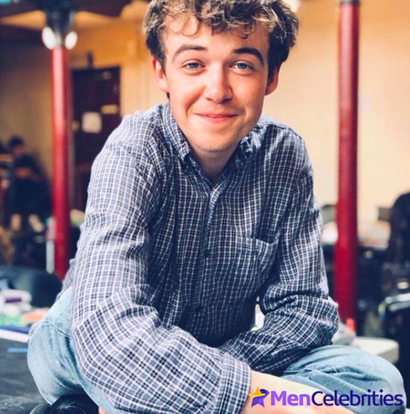 Alex Lawther shirtless and sexy pics