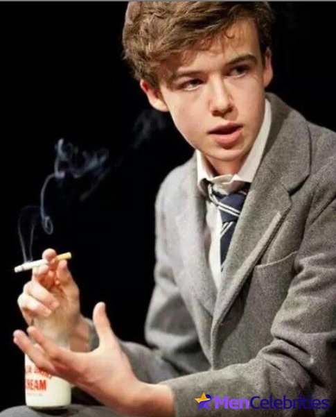 Alex Lawther shirtless and sexy pics