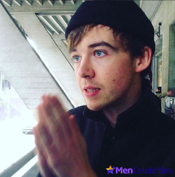 Alex Lawther shirtless and sexy pics