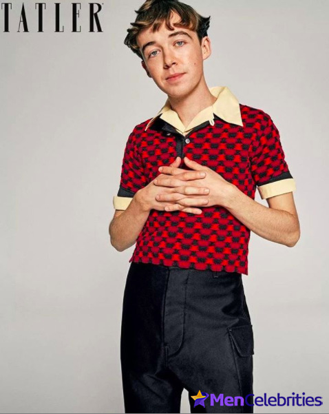 Alex Lawther shirtless and sexy pics