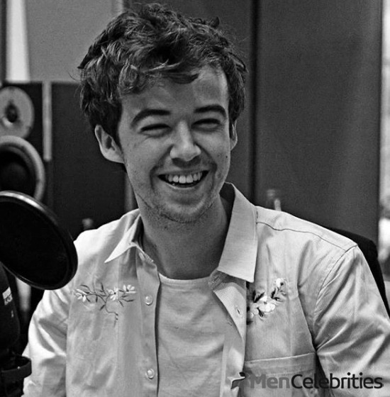 Alex Lawther shirtless and sexy pics