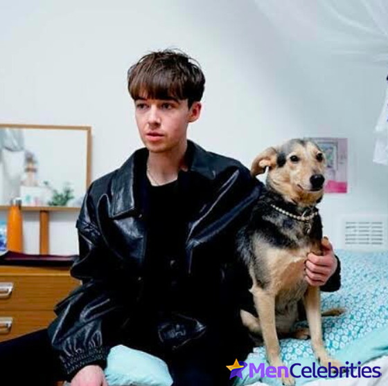 Alex Lawther shirtless and sexy pics