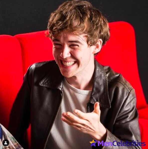 Alex Lawther shirtless and sexy pics